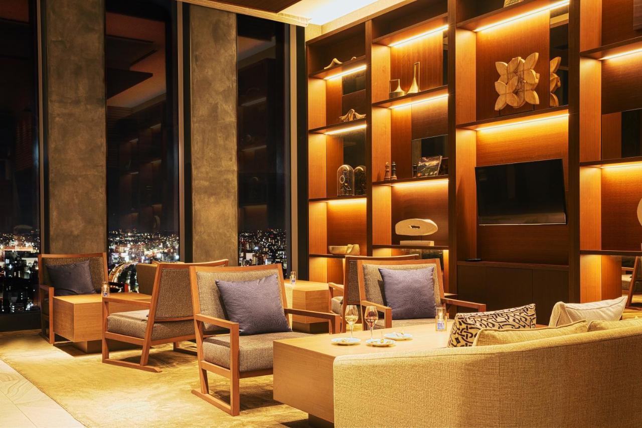 Nagoya Prince Hotel Sky Tower Exterior photo The lounge at the 39th floor