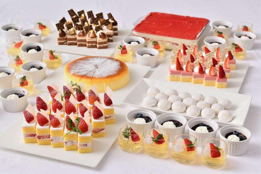 Nagoya Prince Hotel Sky Tower Restaurant photo A selection of desserts