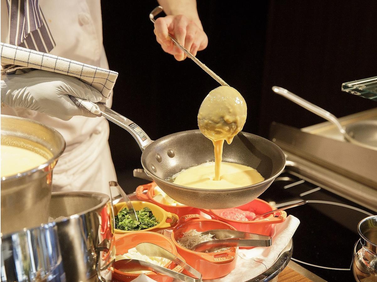 Nagoya Prince Hotel Sky Tower Exterior photo A chef using a ladle to serve food