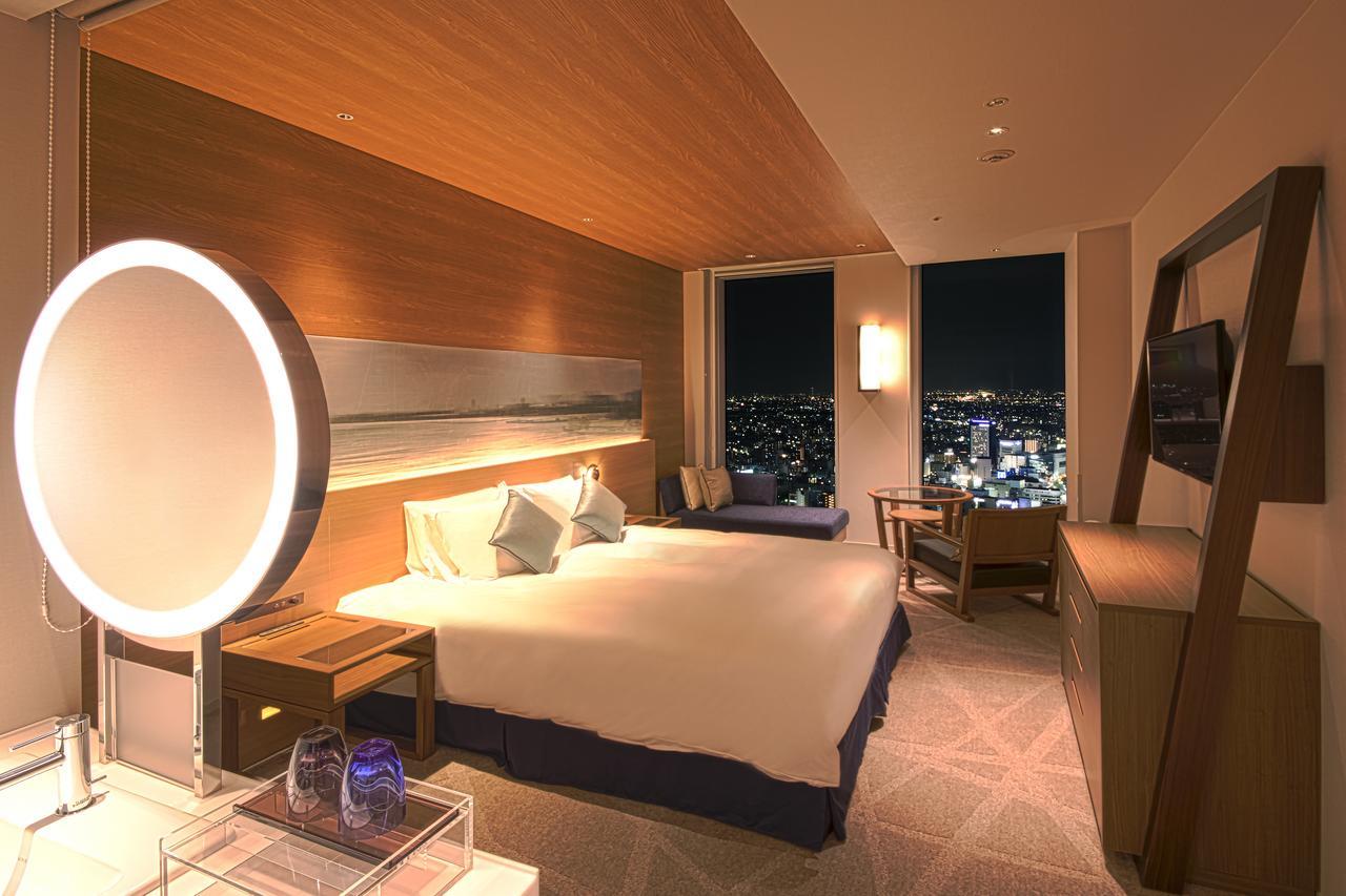 Nagoya Prince Hotel Sky Tower Exterior photo A room at the hotel