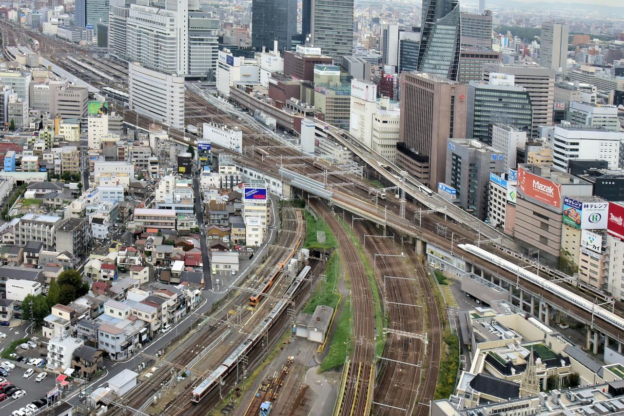Nagoya Prince Hotel Sky Tower Exterior photo The elevated portion of the Shinkansen in Tokyo